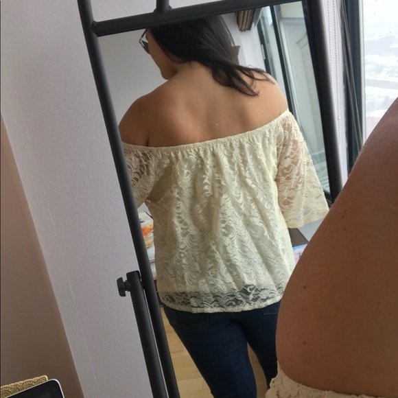 Sady & Lu Off the shoulder cream lace top - Picture 4 of 6